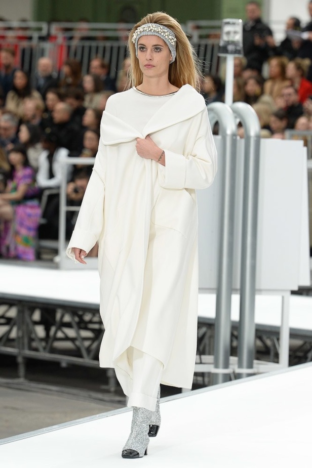 عرض أزياء “شانيل” Chanel لخريف وشتاء 2017