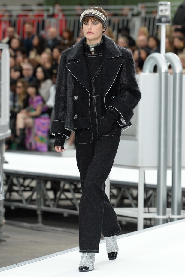 عرض أزياء “شانيل” Chanel لخريف وشتاء 2017