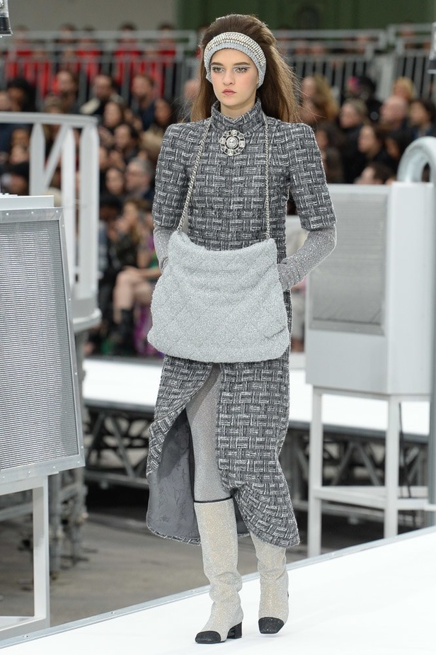 عرض أزياء “شانيل” Chanel لخريف وشتاء 2017