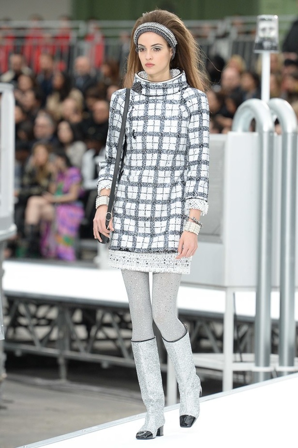 عرض أزياء “شانيل” Chanel لخريف وشتاء 2017