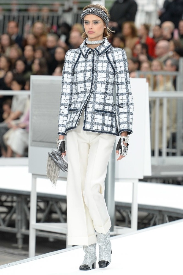 عرض أزياء “شانيل” Chanel لخريف وشتاء 2017