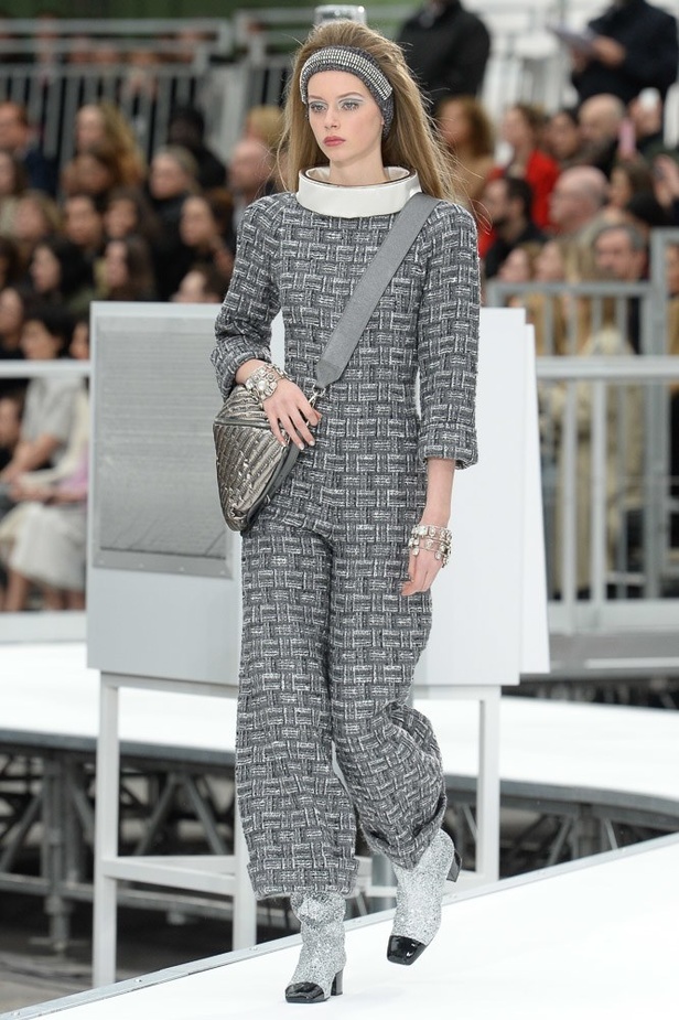 عرض أزياء “شانيل” Chanel لخريف وشتاء 2017