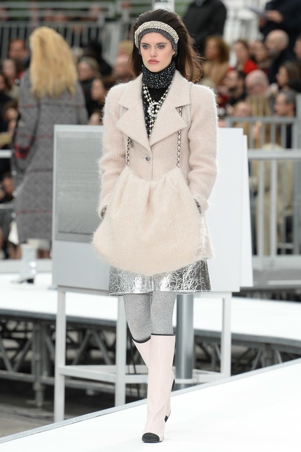 عرض أزياء “شانيل” Chanel لخريف وشتاء 2017