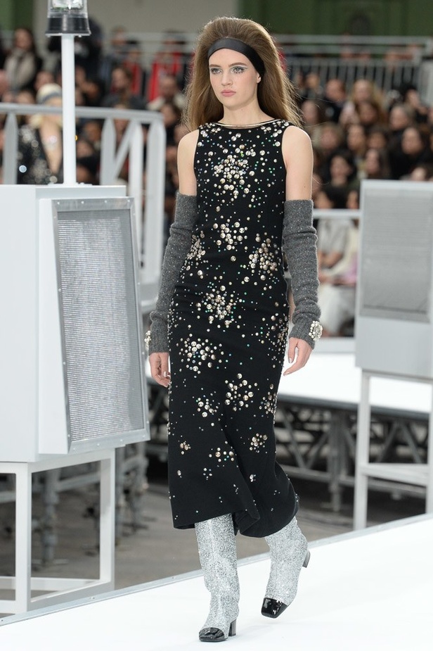 عرض أزياء “شانيل” Chanel لخريف وشتاء 2017