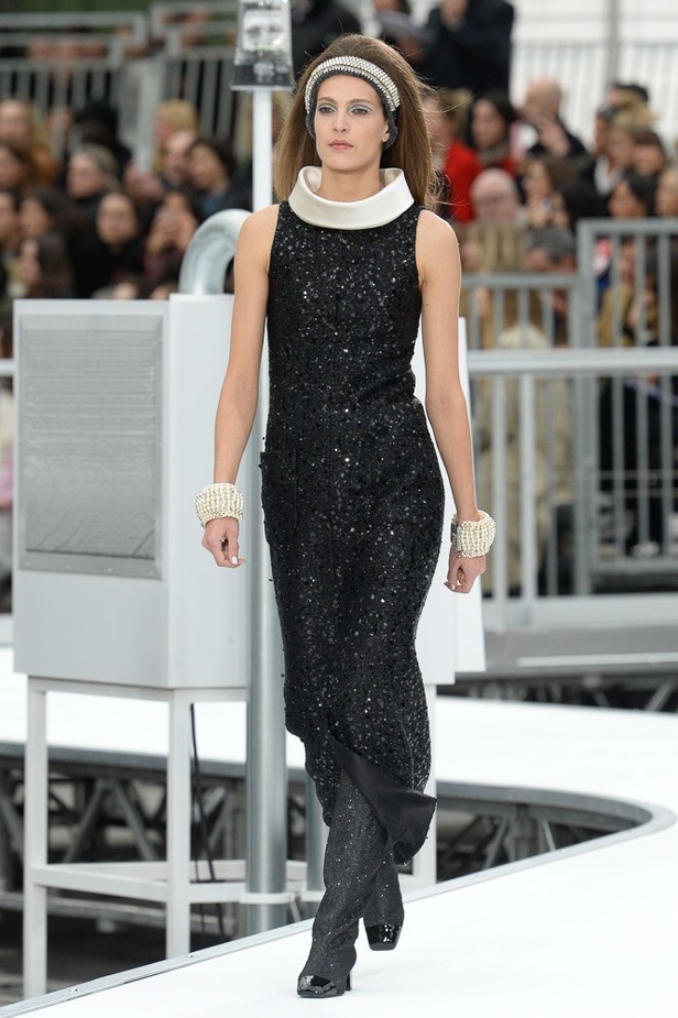 عرض أزياء “شانيل” Chanel لخريف وشتاء 2017