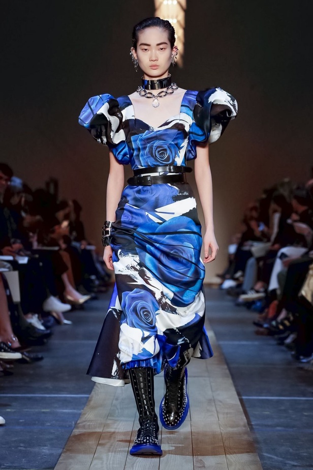 عرض أزياء ألكسندر ماكوين لموسم خريف وشتاء 2019