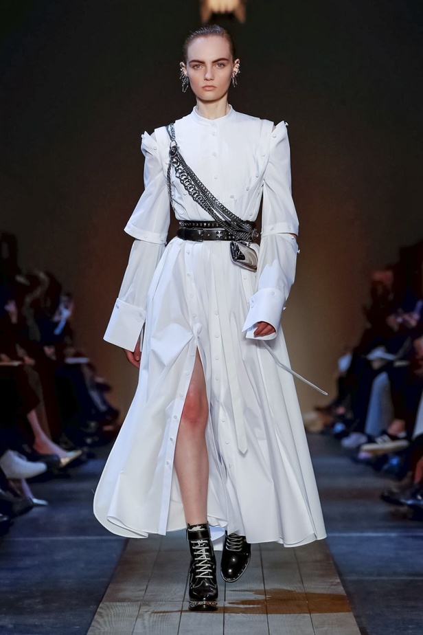 عرض أزياء ألكسندر ماكوين لموسم خريف وشتاء 2019