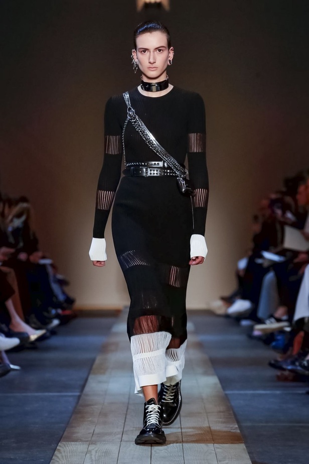 عرض أزياء ألكسندر ماكوين لموسم خريف وشتاء 2019