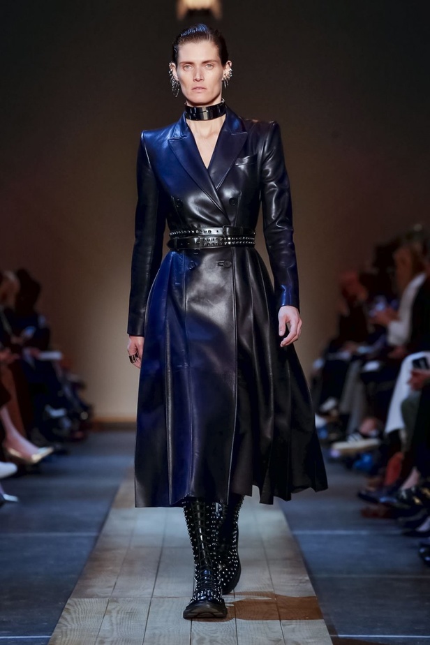 عرض أزياء ألكسندر ماكوين لموسم خريف وشتاء 2019