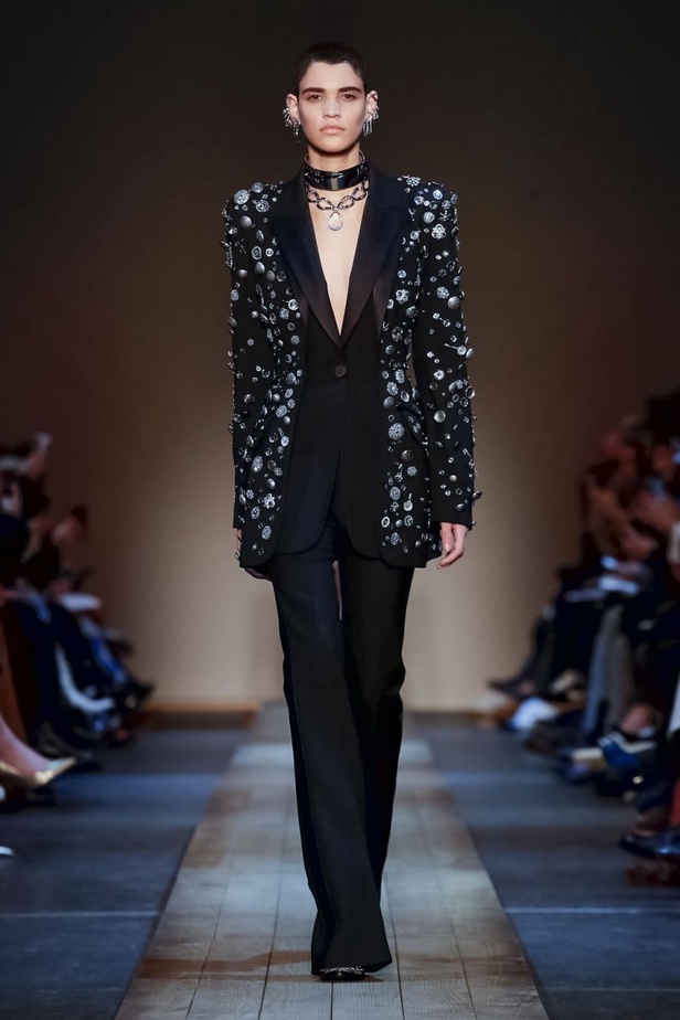عرض أزياء ألكسندر ماكوين لموسم خريف وشتاء 2019