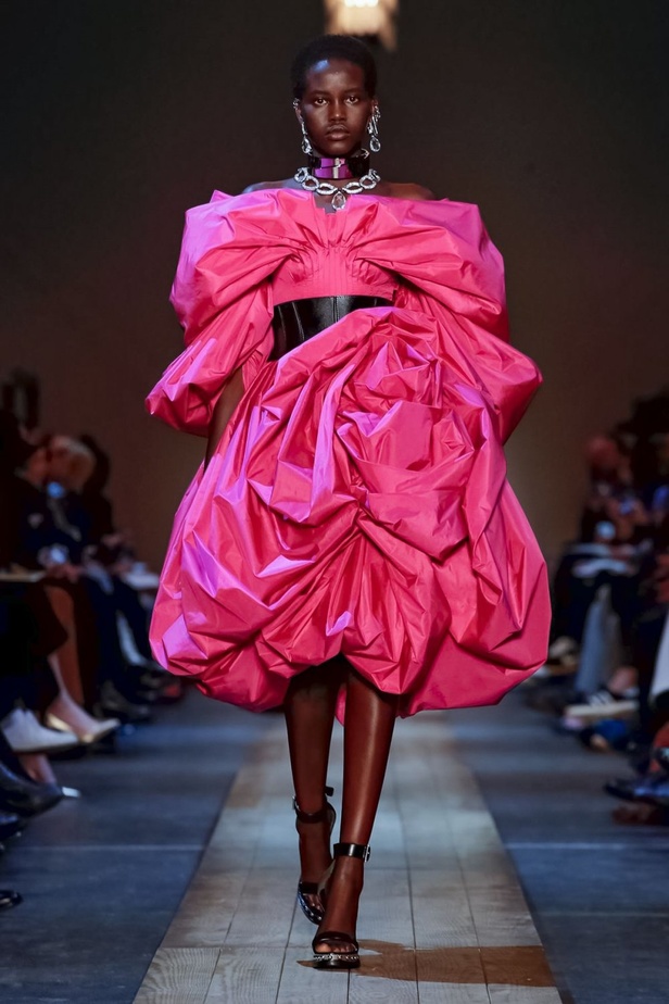 عرض أزياء ألكسندر ماكوين لموسم خريف وشتاء 2019