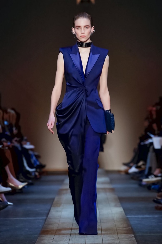 عرض أزياء ألكسندر ماكوين لموسم خريف وشتاء 2019