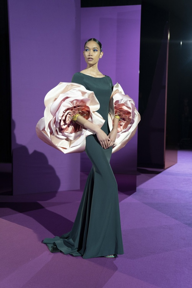 عرض ازياء مجموعة ALEXIS MABILLE للهوت كوتور لخريف 2021 في باريس