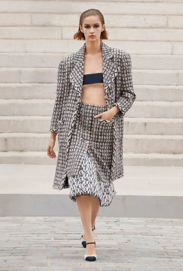 عرض أزياء دار شانيل CHANEL للأزياء الراقية لخريف وشتاء 2021-2022