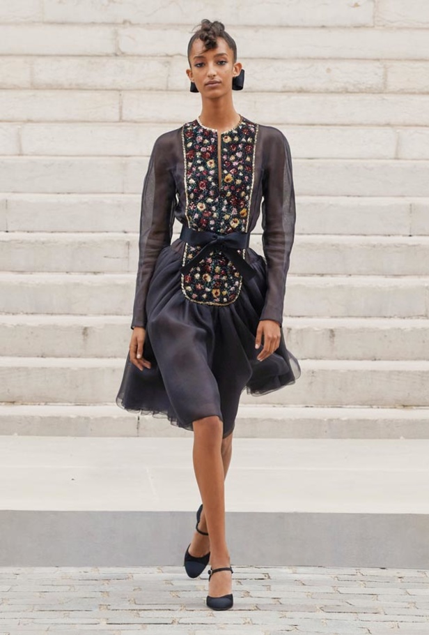 عرض أزياء دار شانيل CHANEL للأزياء الراقية لخريف وشتاء 2021-2022