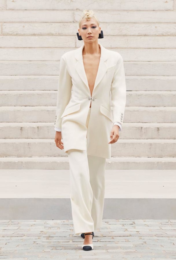 عرض أزياء دار شانيل CHANEL للأزياء الراقية لخريف وشتاء 2021-2022