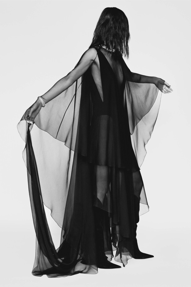 من عرض ازياء Alexandre Vauthier للهوت كوتور لخريف وشتاء 2021-2022