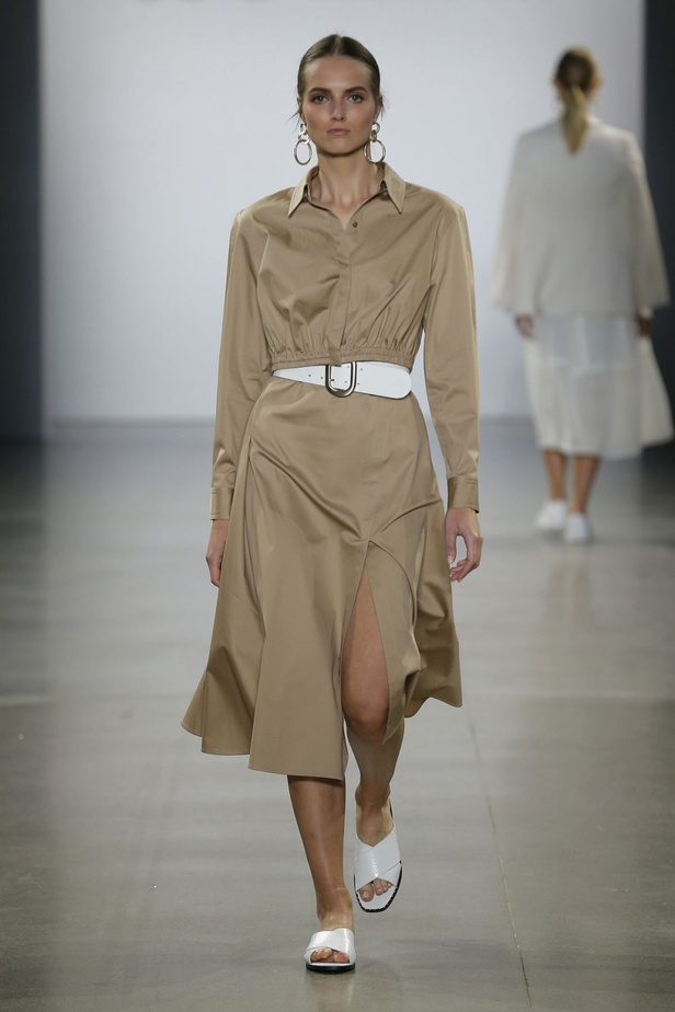  اسبوع الموضة في نيويورك 2019 ابرز صيحات أزياء و اكسسوارات ELIE TAHARI لربيع وصيف 2020 