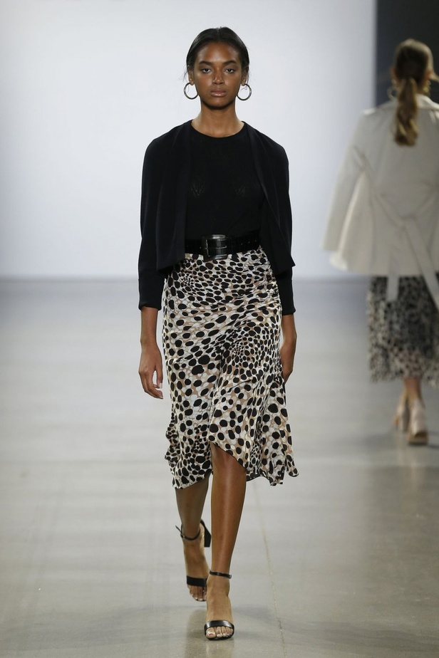  اسبوع الموضة في نيويورك 2019 ابرز صيحات أزياء و اكسسوارات ELIE TAHARI لربيع وصيف 2020 