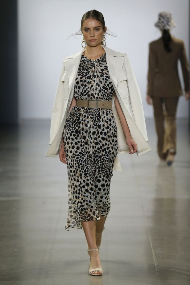  اسبوع الموضة في نيويورك 2019 ابرز صيحات أزياء و اكسسوارات ELIE TAHARI لربيع وصيف 2020 