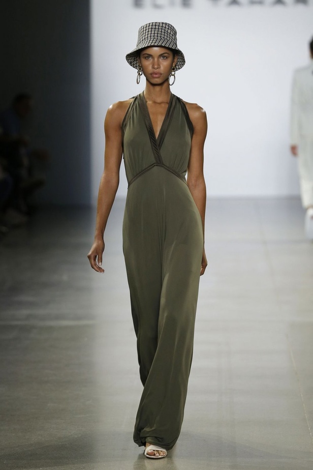  اسبوع الموضة في نيويورك 2019 ابرز صيحات أزياء و اكسسوارات ELIE TAHARI لربيع وصيف 2020 