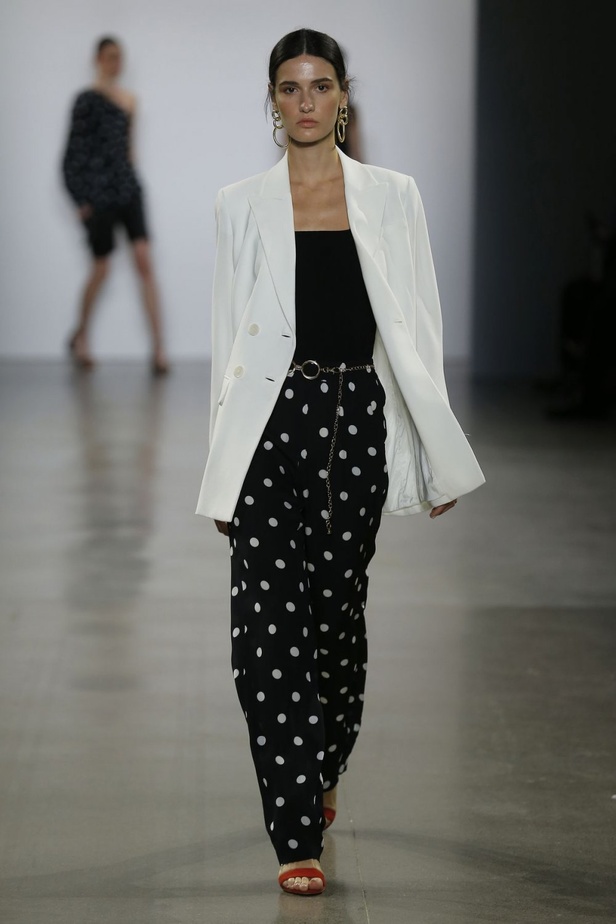  اسبوع الموضة في نيويورك 2019 ابرز صيحات أزياء و اكسسوارات ELIE TAHARI لربيع وصيف 2020 