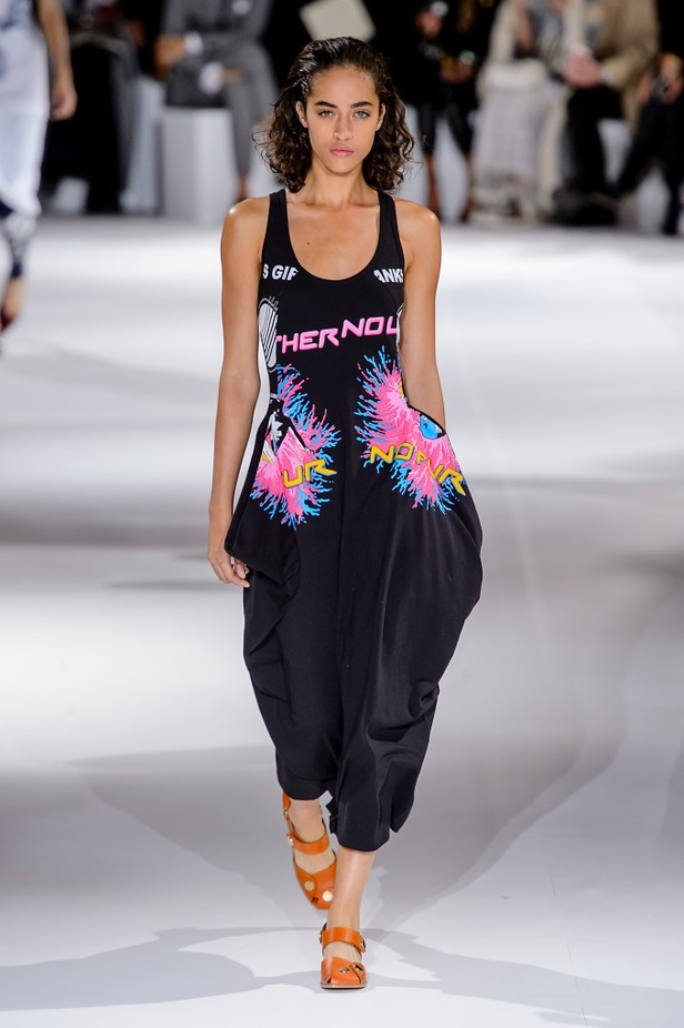 مجموعة “ستيلا ماكارتني” لموسم ربيع وصيف 2017