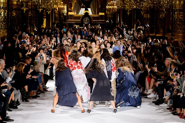 مجموعة “ستيلا ماكارتني” لموسم ربيع وصيف 2017