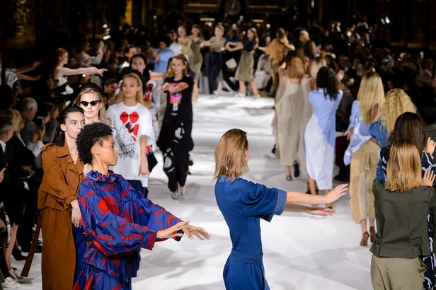 مجموعة “ستيلا ماكارتني” لموسم ربيع وصيف 2017