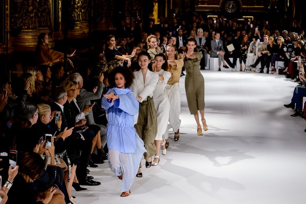 مجموعة “ستيلا ماكارتني” لموسم ربيع وصيف 2017