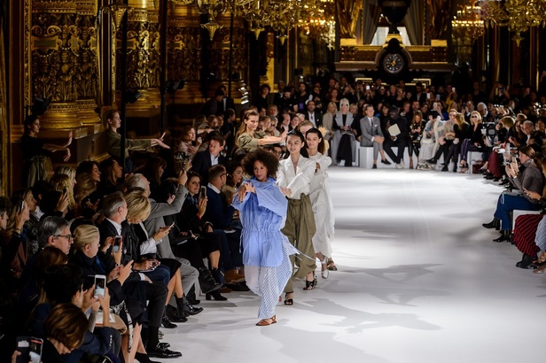 مجموعة “ستيلا ماكارتني” لموسم ربيع وصيف 2017