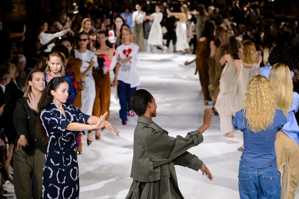 مجموعة “ستيلا ماكارتني” لموسم ربيع وصيف 2017