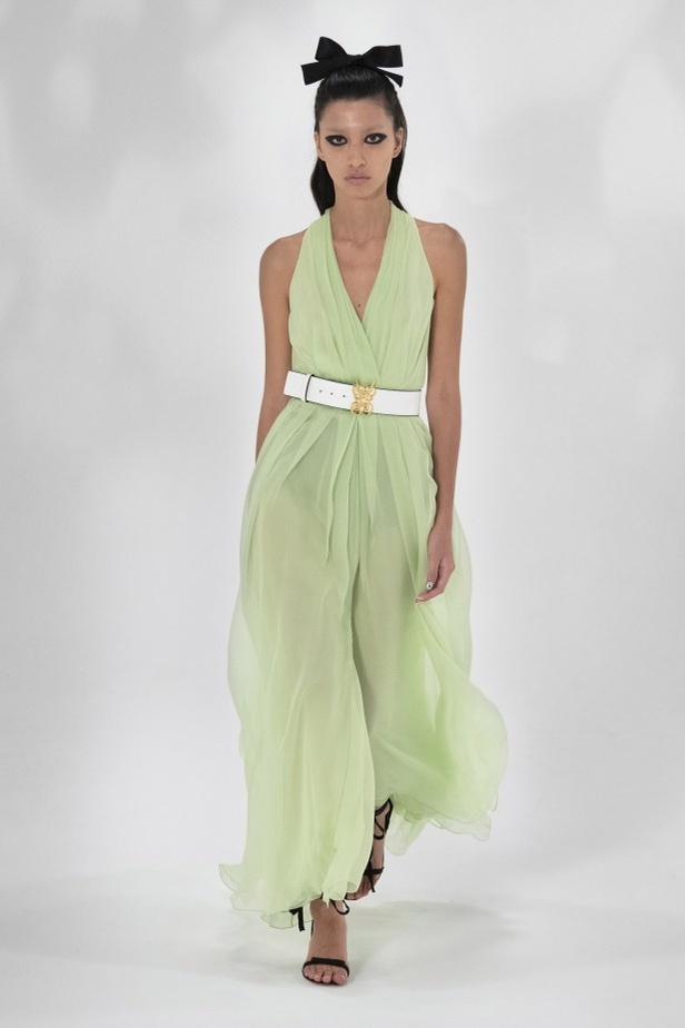 عرض أزياء GIAMBATTISTA VALLI بصيحة الستينات لموسم ربيع وصيف 2021