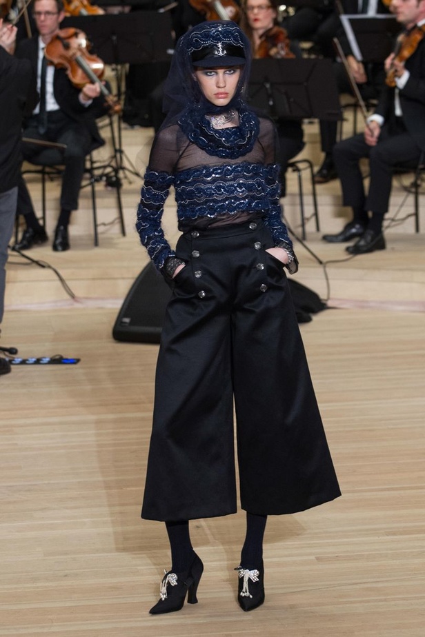 مجموعة Métiers d’art من شانيل لموسم 2017- 2018