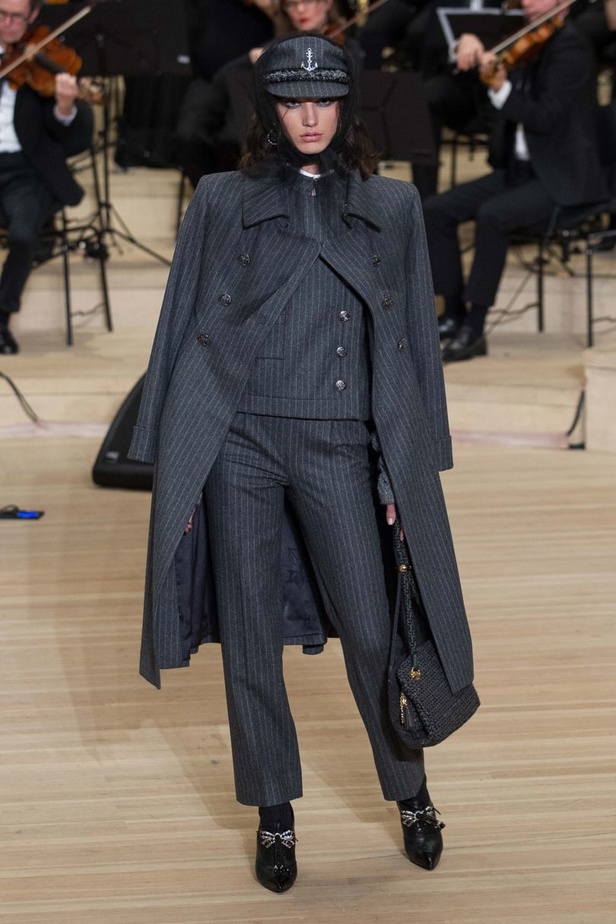 مجموعة Métiers d’art من شانيل لموسم 2017- 2018