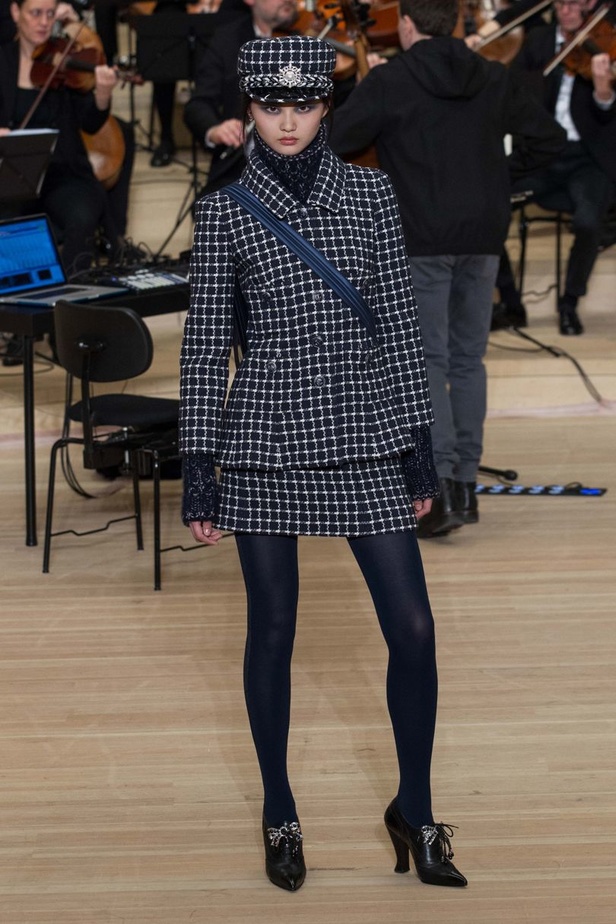 مجموعة Métiers d’art من شانيل لموسم 2017- 2018