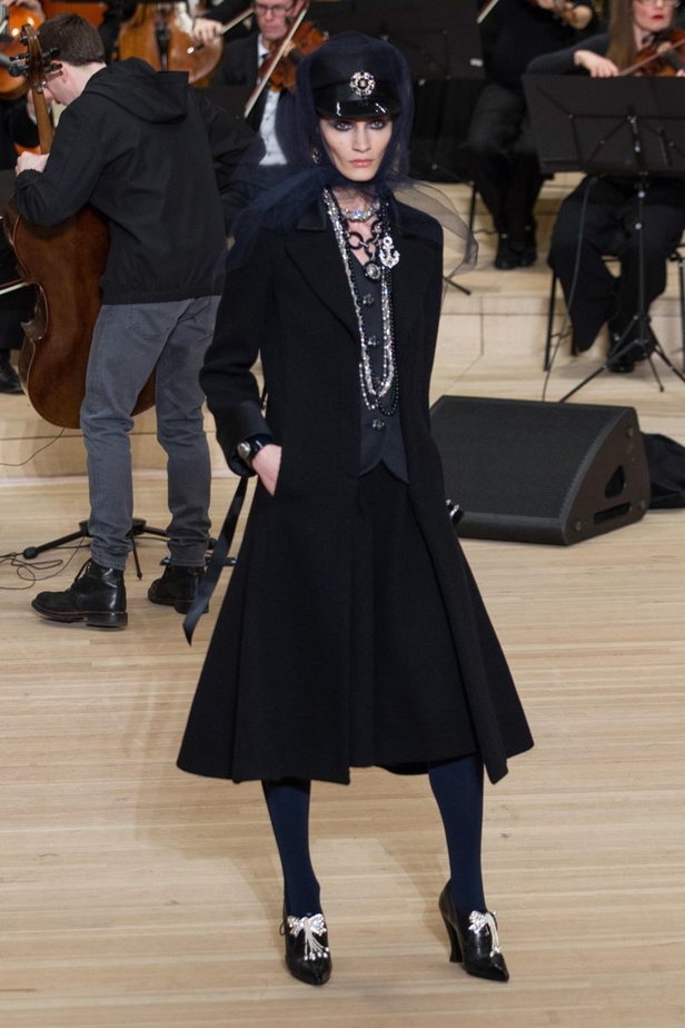 مجموعة Métiers d’art من شانيل لموسم 2017- 2018