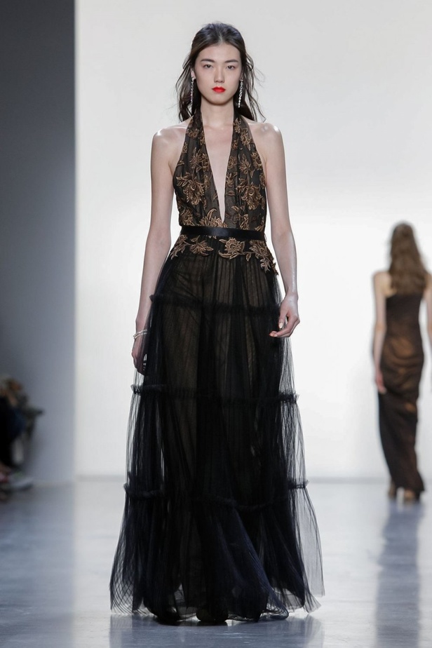 مجموعة Tadashi Shoji للألبسة الجاهزة لخريف 2019