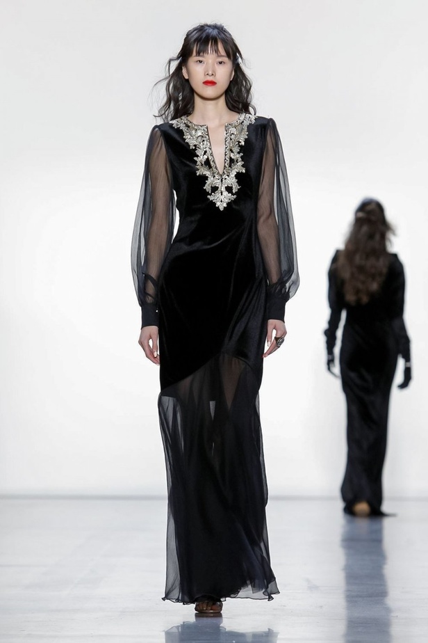 مجموعة Tadashi Shoji للألبسة الجاهزة لخريف 2019