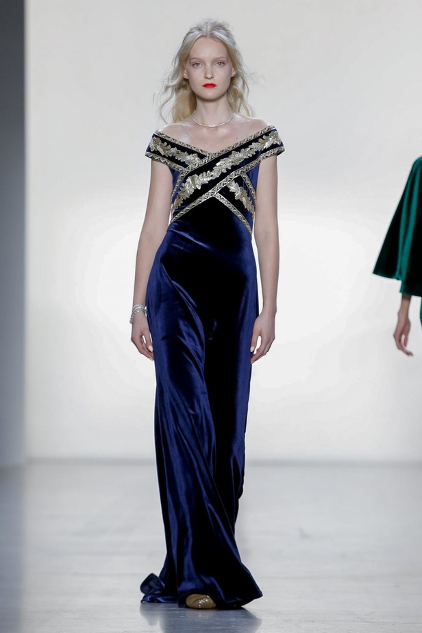 مجموعة Tadashi Shoji للألبسة الجاهزة لخريف 2019