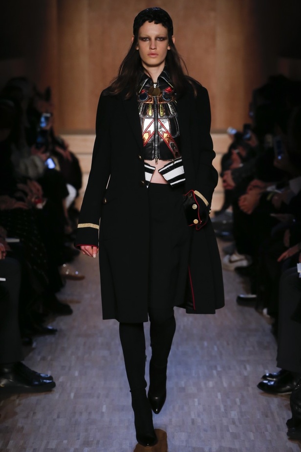 مجموعة جيفنشي لخريف وشتاء 2016-2017