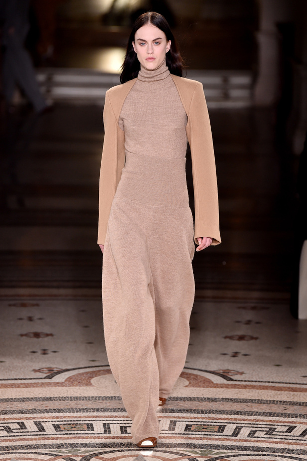 عرض أزياء ستيلا مكارتني لموسم خريف وشتاء 2017