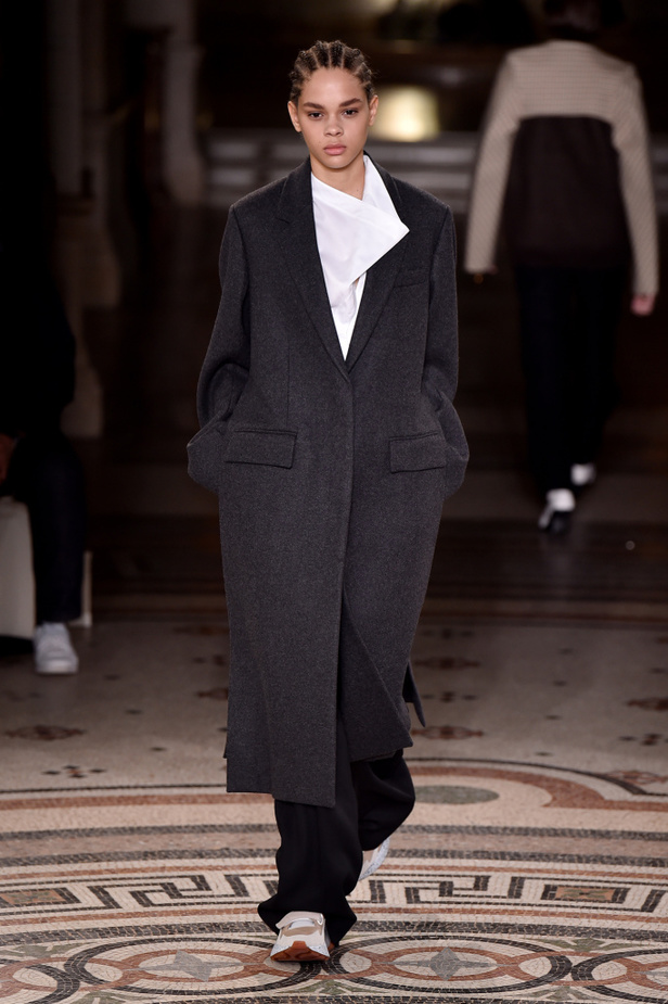 عرض أزياء ستيلا مكارتني لموسم خريف وشتاء 2017