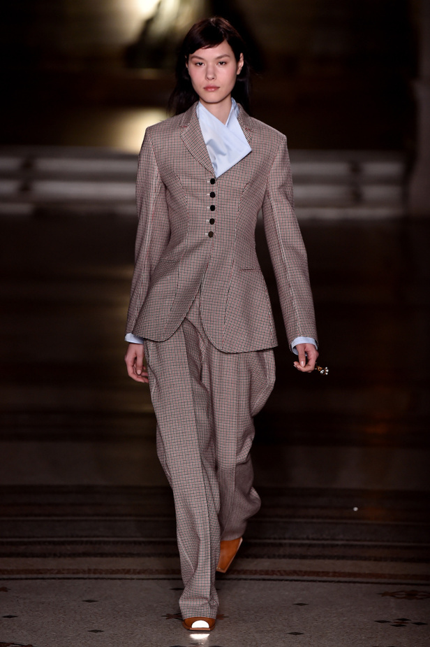 عرض أزياء ستيلا مكارتني لموسم خريف وشتاء 2017