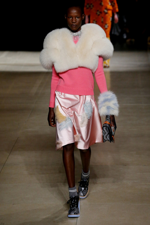 عرض أزياء ميو ميو لموسم خريف وشتاء 2017