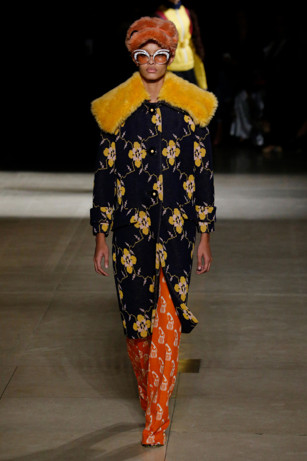 عرض أزياء ميو ميو لموسم خريف وشتاء 2017