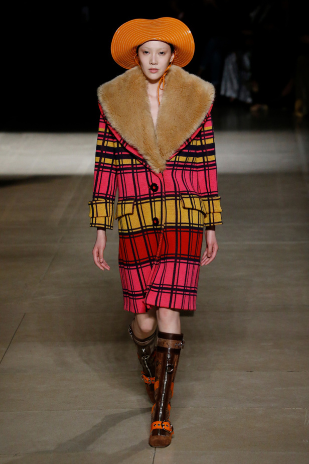 عرض أزياء ميو ميو لموسم خريف وشتاء 2017