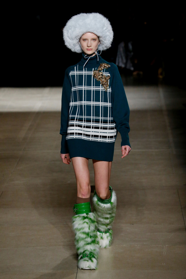 عرض أزياء ميو ميو لموسم خريف وشتاء 2017