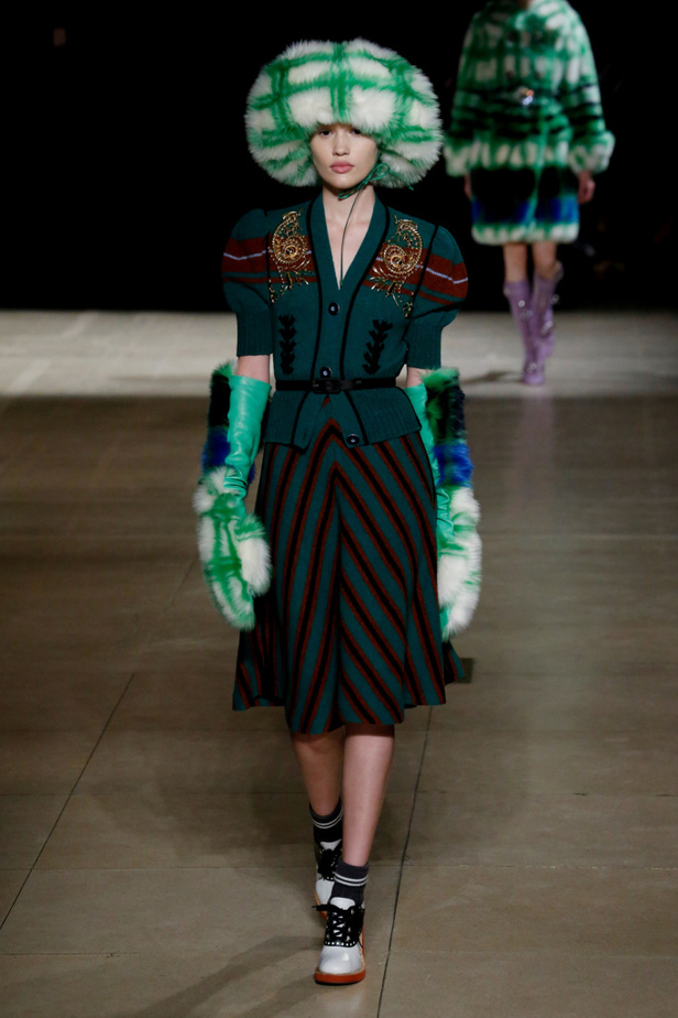 عرض أزياء ميو ميو لموسم خريف وشتاء 2017