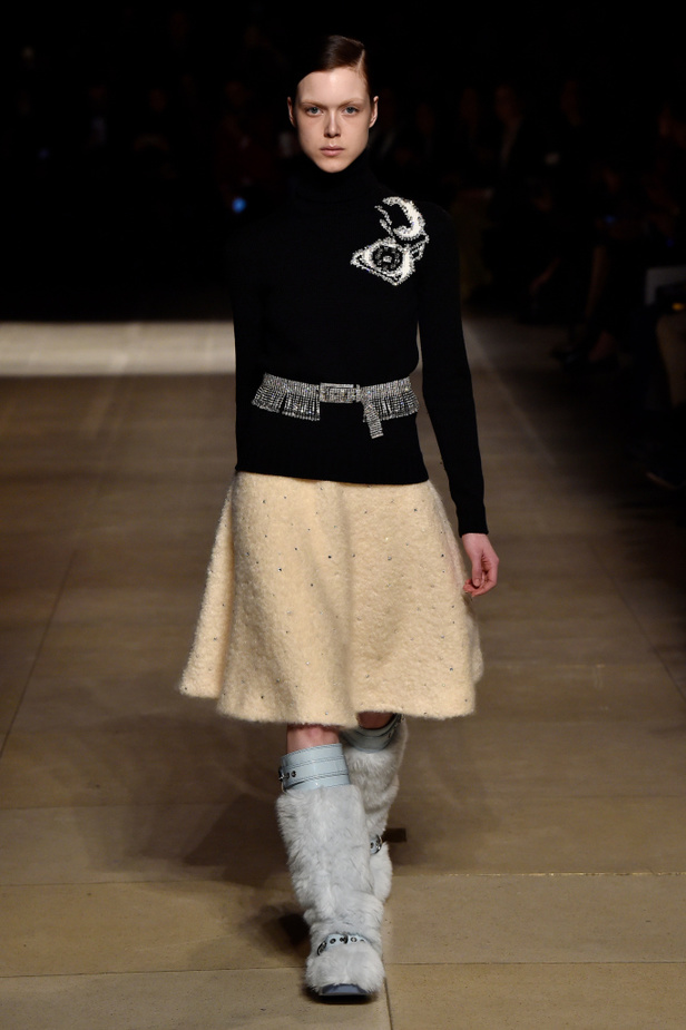 عرض أزياء ميو ميو لموسم خريف وشتاء 2017